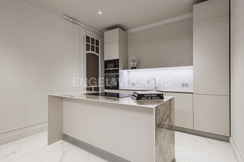 Apartamento de 4 dormitorios en venta en Eixample, Barcelona, Cataluña, Spain № 2641 - foto 19