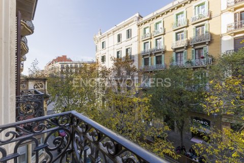 Apartamento de 4 dormitorios en venta en Eixample, Barcelona, Cataluña, Spain № 2641 - foto 9