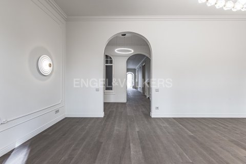 Apartamento de 4 dormitorios en venta en Eixample, Barcelona, Cataluña, Spain № 2641 - foto 15