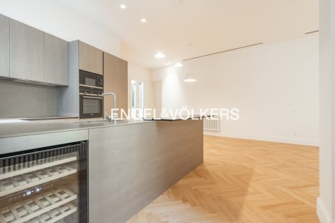 2 bedrooms apartment for sale in Ciutat Vella, Barcelona, Catalonia, Spain № 2643 - photo 11