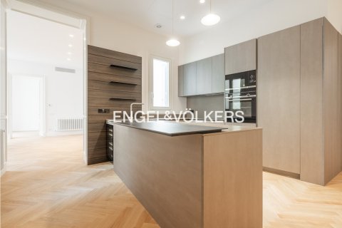 2 bedrooms apartment for sale in Ciutat Vella, Barcelona, Catalonia, Spain № 2643 - photo 10
