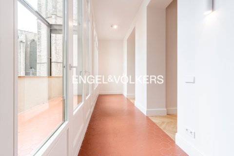 2 bedrooms apartment for sale in Ciutat Vella, Barcelona, Catalonia, Spain № 2643 - photo 2