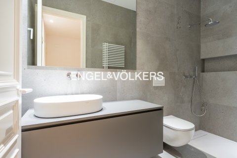 Apartamento de 2 dormitorios en venta en Ciudad Vieja, Barcelona, Cataluña, Spain № 2644 - foto 14