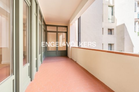Apartamento de 2 dormitorios en venta en Ciudad Vieja, Barcelona, Cataluña, Spain № 2644 - foto 21