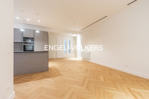 Apartamento de 2 dormitorios en venta en Ciudad Vieja, Barcelona, Cataluña, Spain № 2644 - foto 6