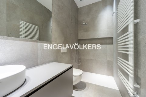 Apartamento de 2 dormitorios en venta en Ciudad Vieja, Barcelona, Cataluña, Spain № 2644 - foto 12