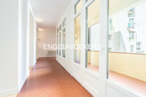 Apartamento de 2 dormitorios en venta en Ciudad Vieja, Barcelona, Cataluña, Spain № 2644 - foto 22
