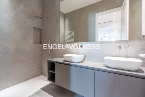 Apartamento de 2 dormitorios en venta en Ciudad Vieja, Barcelona, Cataluña, Spain № 2644 - foto 30