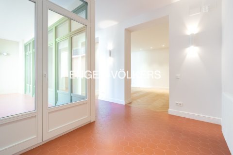 Apartamento de 2 dormitorios en venta en Ciudad Vieja, Barcelona, Cataluña, Spain № 2644 - foto 19
