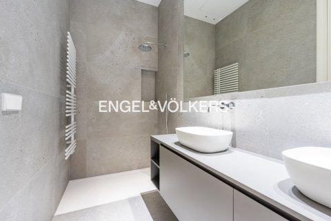 Apartamento de 2 dormitorios en venta en Ciudad Vieja, Barcelona, Cataluña, Spain № 2644 - foto 28