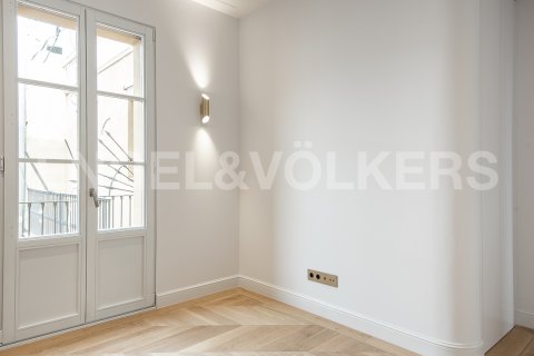 Ático de 4 dormitorios en venta en Eixample, Barcelona, Cataluña, Spain № 2645 - foto 17