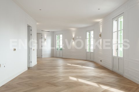 Ático de 4 dormitorios en venta en Eixample, Barcelona, Cataluña, Spain № 2645 - foto 15