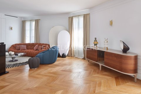 Ático de 4 dormitorios en venta en Eixample, Barcelona, Cataluña, Spain № 2645 - foto 24