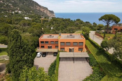 Casa adosada de 4 dormitorios en venta en Begur, Gerona, Cataluña, Spain № 1658 - foto 2