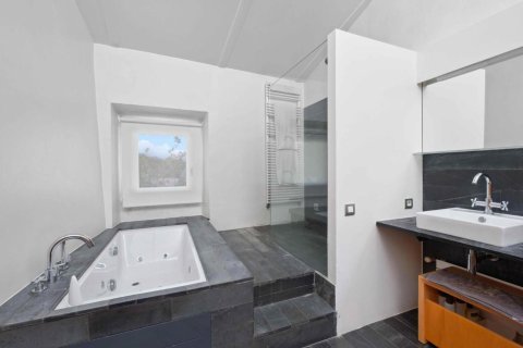 Сasa de 8 dormitorios en venta en Forallac, Gerona, Cataluña, Spain № 1661 - foto 23
