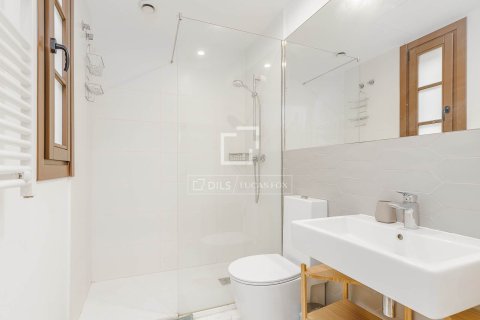 Ático de 3 dormitorios en venta en Barcelona, Cataluña, Spain № 6378 - foto 4