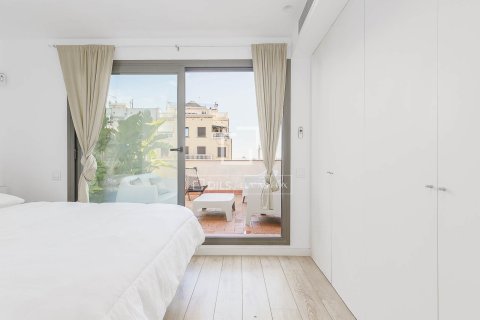 Ático de 3 dormitorios en venta en Barcelona, Cataluña, Spain № 6378 - foto 24