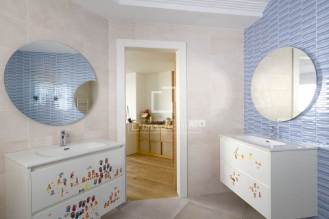 Villa de 3 dormitorios en venta en Alella, Barcelona, Cataluña, Spain № 3928 - foto 27