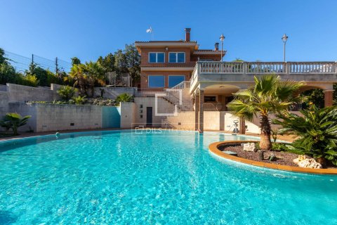Villa de 3 dormitorios en venta en Alella, Barcelona, Cataluña, Spain № 3928