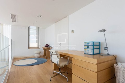 Ático de 2 dormitorios en venta en Barcelona, Cataluña, Spain № 3934 - foto 17