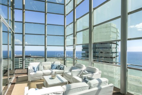 Ático de 2 dormitorios en venta en Barcelona, Cataluña, Spain № 3934 - foto 3