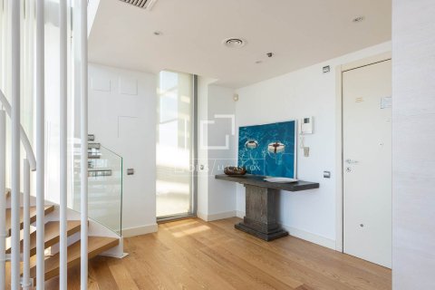 Ático de 2 dormitorios en venta en Barcelona, Cataluña, Spain № 3934 - foto 12