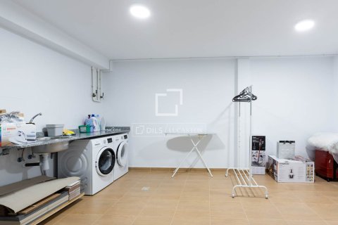 Villa de 5 dormitorios en venta en Vilassar de Dalt, Barcelona, Cataluña, Spain № 3933 - foto 26