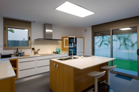 Villa de 5 dormitorios en venta en Vilassar de Dalt, Barcelona, Cataluña, Spain № 3933 - foto 12