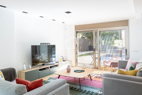 Villa de 5 dormitorios en venta en Vilassar de Dalt, Barcelona, Cataluña, Spain № 3933 - foto 9