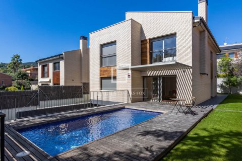 Villa de 5 dormitorios en venta en Vilassar de Dalt, Barcelona, Cataluña, Spain № 3933
