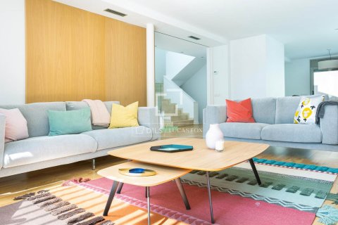 Villa de 5 dormitorios en venta en Vilassar de Dalt, Barcelona, Cataluña, Spain № 3933 - foto 3