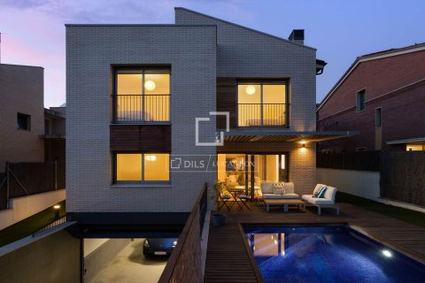 Villa de 5 dormitorios en venta en Vilassar de Dalt, Barcelona, Cataluña, Spain № 3933 - foto 30