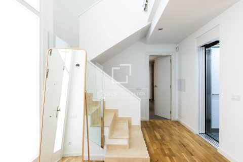 Villa de 5 dormitorios en venta en Vilassar de Dalt, Barcelona, Cataluña, Spain № 3933 - foto 7