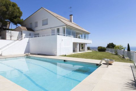 Villa de 6 dormitorios en venta en Castelldefels, Barcelona, Cataluña, Spain № 3929