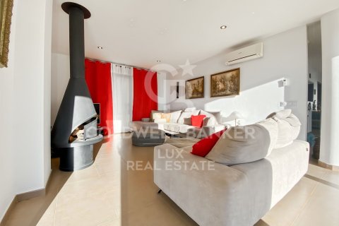 Villa de 5 dormitorios en venta en Pau, Gerona, Cataluña, Spain № 5811 - foto 7