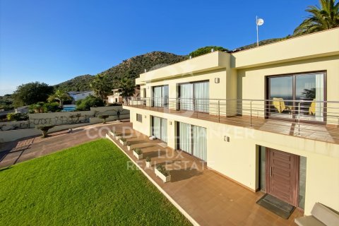 Villa de 5 dormitorios en venta en Pau, Gerona, Cataluña, Spain № 5811 - foto 5