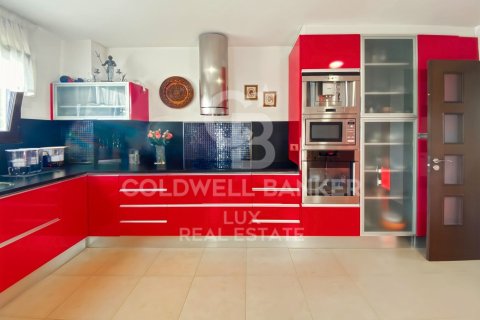 Villa de 5 dormitorios en venta en Pau, Gerona, Cataluña, Spain № 5811 - foto 8