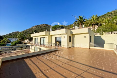 Villa de 5 dormitorios en venta en Pau, Gerona, Cataluña, Spain № 5811 - foto 16