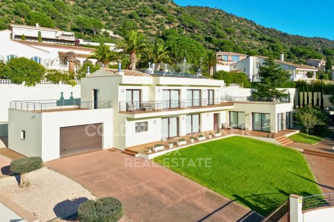 Villa de 5 dormitorios en venta en Pau, Gerona, Cataluña, Spain № 5811