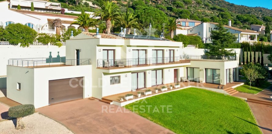 Villa de 5 dormitorios en venta en Pau, Gerona, Cataluña, Spain № 5811
