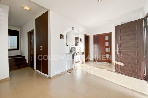 Villa de 5 dormitorios en venta en Pau, Gerona, Cataluña, Spain № 5811 - foto 12