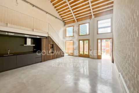 Dúplex de 2 dormitorios en venta en Barcelona, Cataluña, Spain № 5809 - foto 2