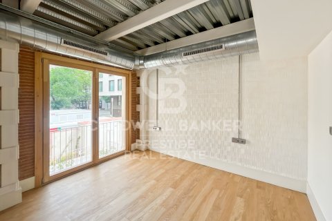 Dúplex de 2 dormitorios en venta en Barcelona, Cataluña, Spain № 5809 - foto 17