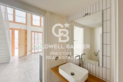 Dúplex de 2 dormitorios en venta en Barcelona, Cataluña, Spain № 5809 - foto 14