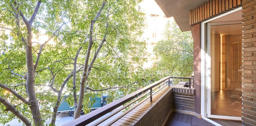 Apartamento de 3 dormitorios en venta en Barcelona, Cataluña, Spain № 5806