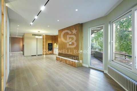 Apartamento de 3 dormitorios en venta en Barcelona, Cataluña, Spain № 5806 - foto 8