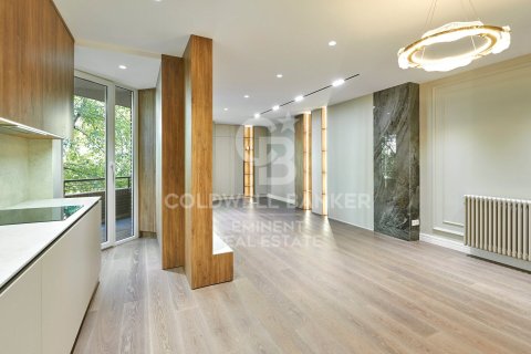 Apartamento de 3 dormitorios en venta en Barcelona, Cataluña, Spain № 5806 - foto 4