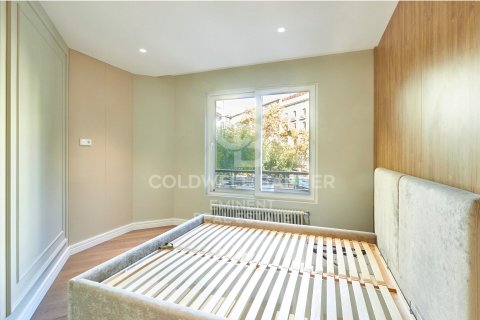 Apartamento de 3 dormitorios en venta en Barcelona, Cataluña, Spain № 5806 - foto 17
