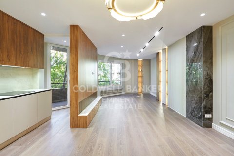 Apartamento de 3 dormitorios en venta en Barcelona, Cataluña, Spain № 5806 - foto 3