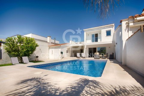 Сasa de 3 dormitorios en venta en Empuriabrava, Gerona, Cataluña, Spain № 6002 - foto 4
